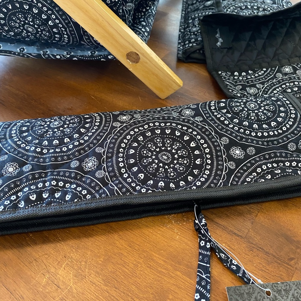 Black medallion pattern knitting caddy and needle/hook cases - Picture 4 of 9
